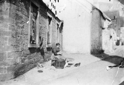 Fisher woman in Kinghorn image