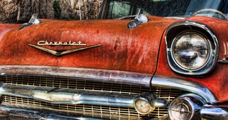 red rusty car image