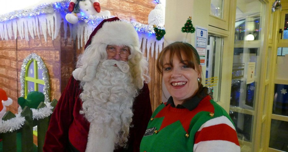 santa with elf at almond valley santa with elf at almond valley