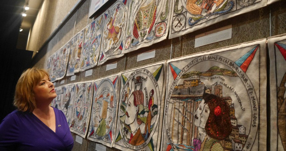 image of fiona hyslop looking at scottish diaspora tapestry. image from https://blogs.gov.scot/international/2015/10/22/fiona-hyslop-scottish-diaspora-tapestry/