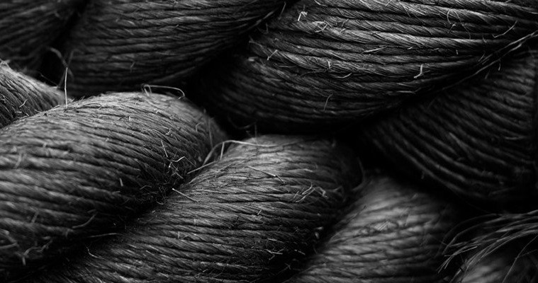 closeup image of rope in black and white