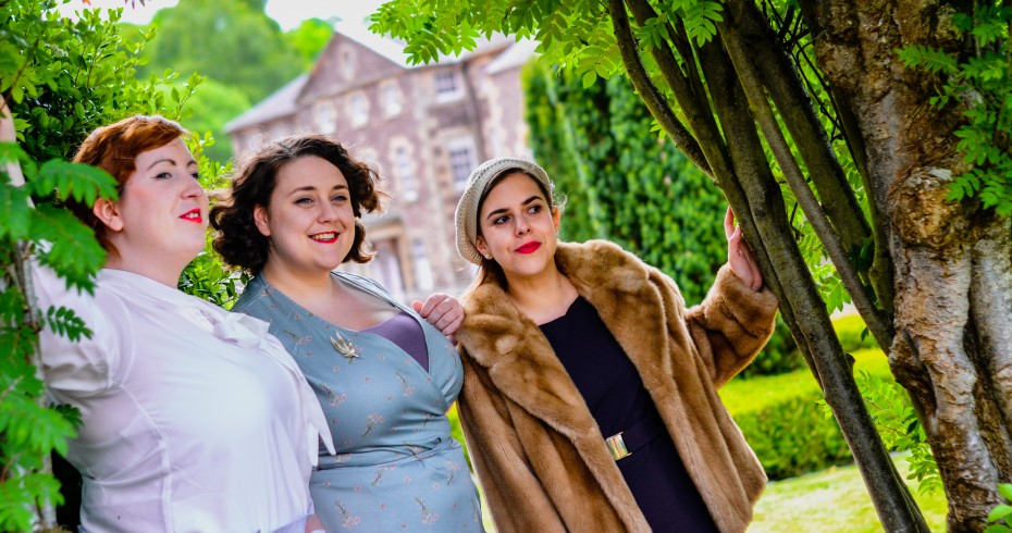 1930s day new lanark three women in period outfits