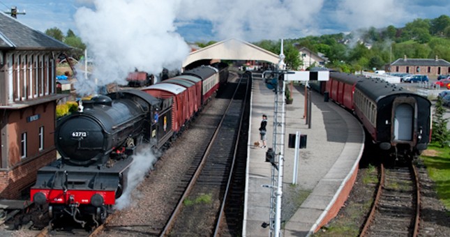 platform and steam trains at bo'ness platform and steam trains at bo'ness