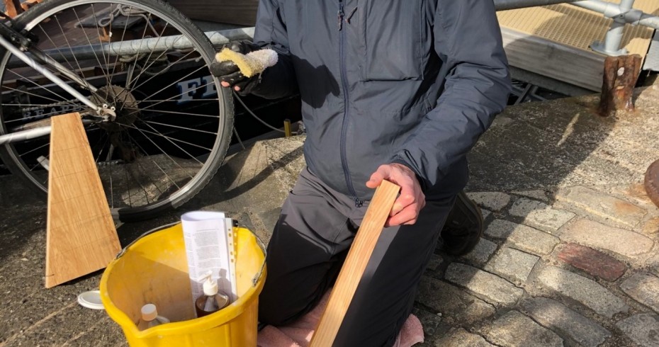 Donald MacDonald demonstrates use of linseed oil