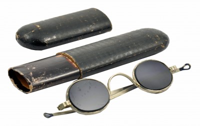 Protective spectacles image