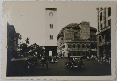 Photograph of a town square, possibly India image